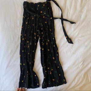 Aritzia Wilfred Faun Pant with Daisies in Black